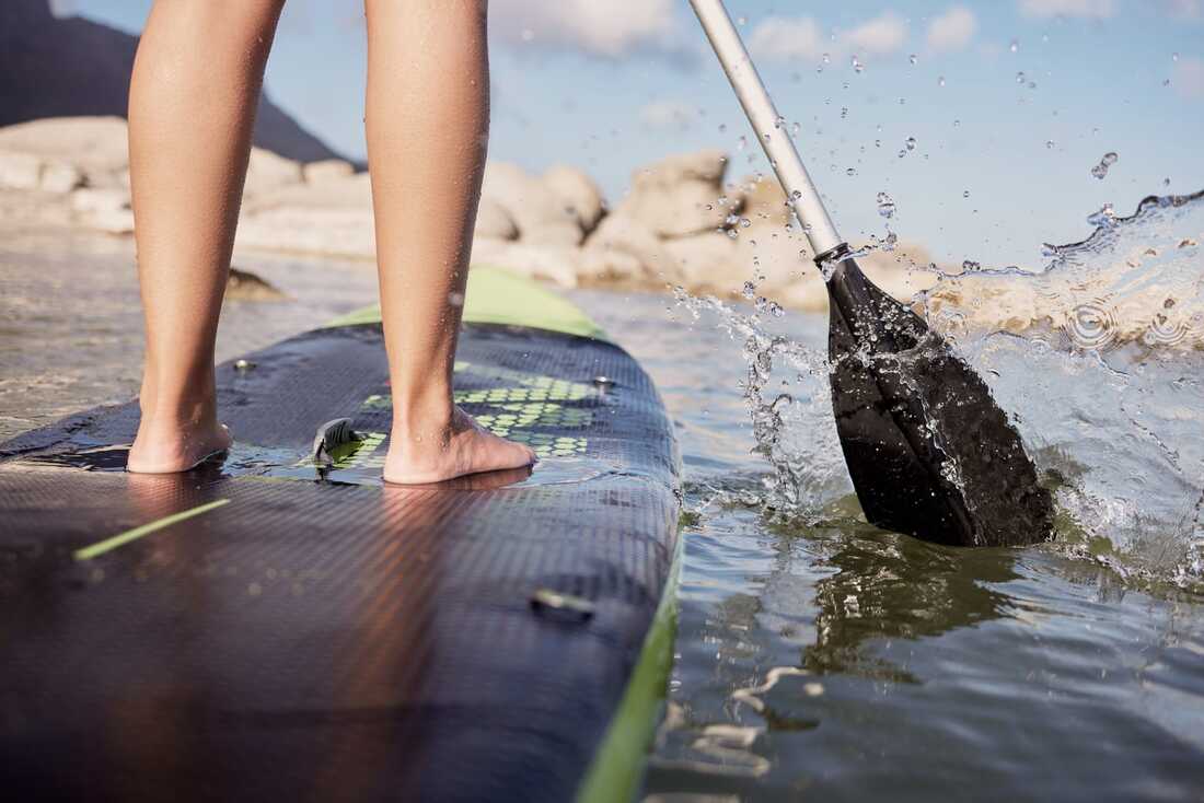 SUP_paddle_in_water